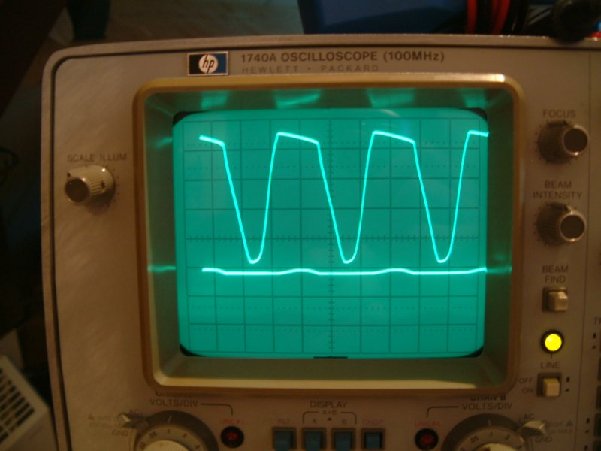 Comp-tester 06.JPG (60.17 KiB) 57259 keer bekeken Rode LED, afzonderlijke signalen (u=boven, i=beneden)