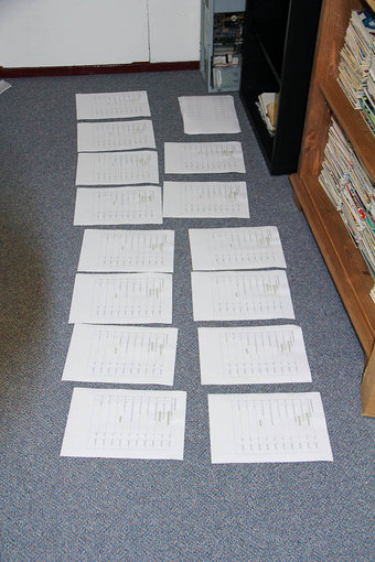 20101130-IMG_2483_800px.jpg (153.51 KiB) 106633 keer bekeken Alle SMD onderdelen hebben we geplakt op een papier met de waarden er naast.