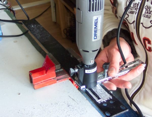 100_2393a.jpg (55.65 KiB) 69892 keer bekeken Frontje frezen voor display NICAM encoder